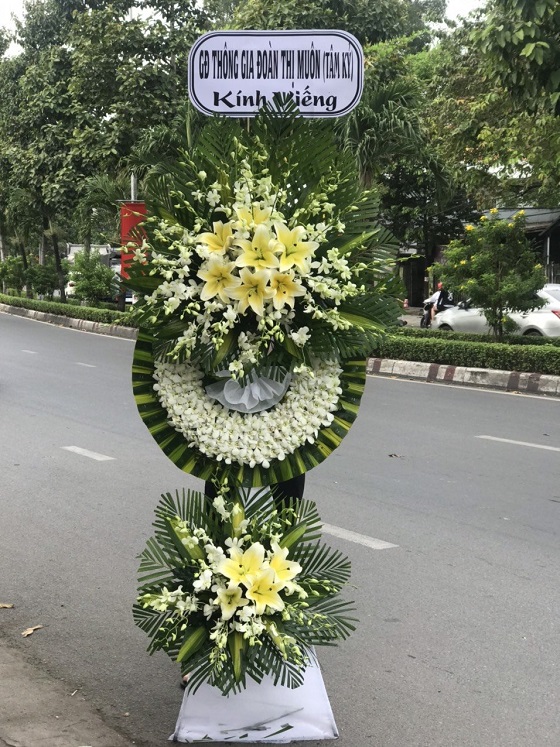 HVG8- Lẵng hoa viếng ở Quận 3